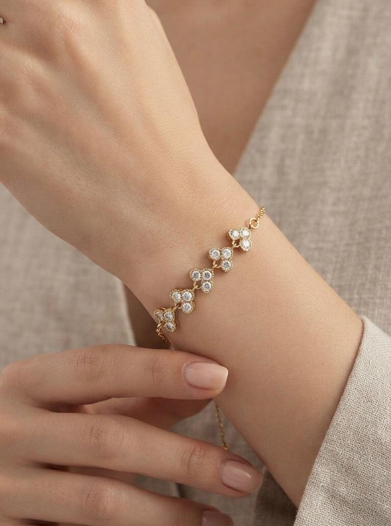 AVA EARRING